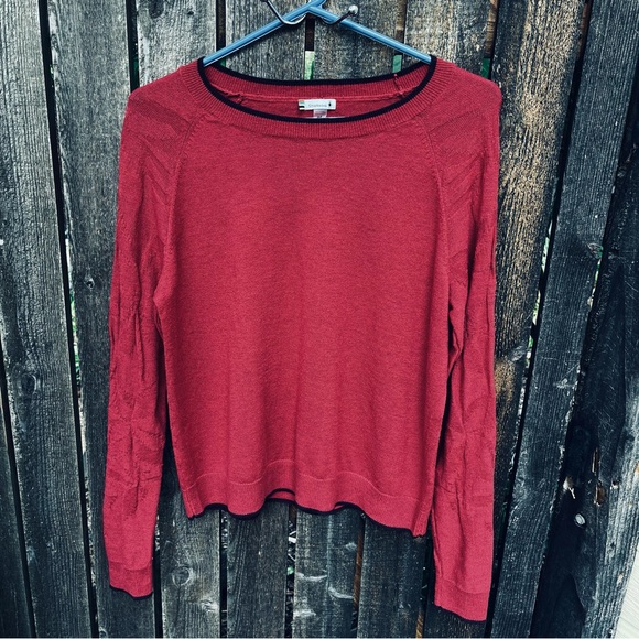 Smartwool Wm’s Edgewood Crew Pomegranate Heather Textured Floral Sleeve Sweater - Picture 9 of 13